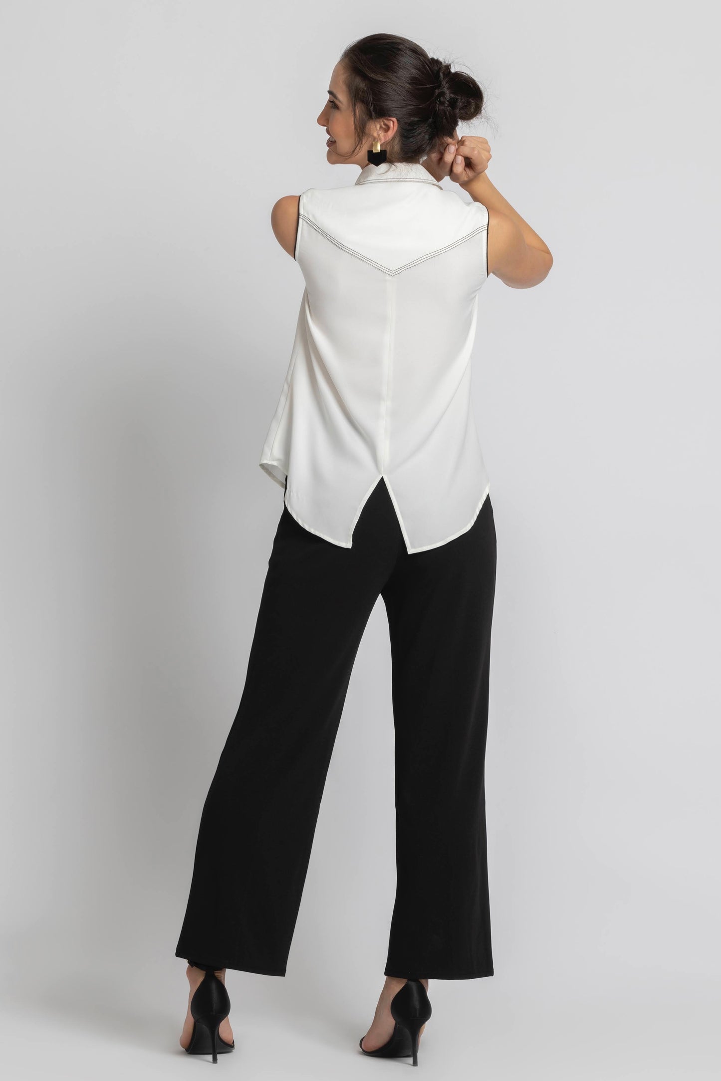 Blanc Comfort Sleeveless Shirt