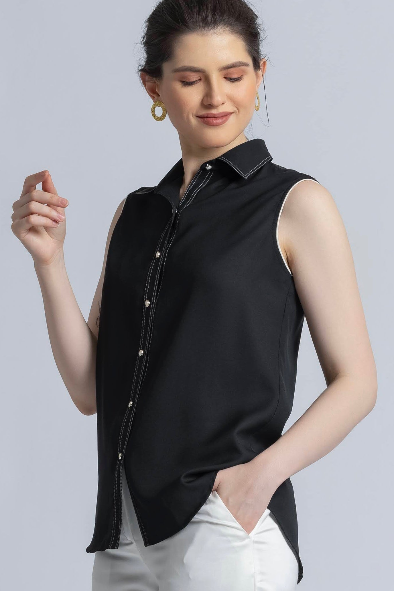 Noir Comfort Sleeveless Shirt