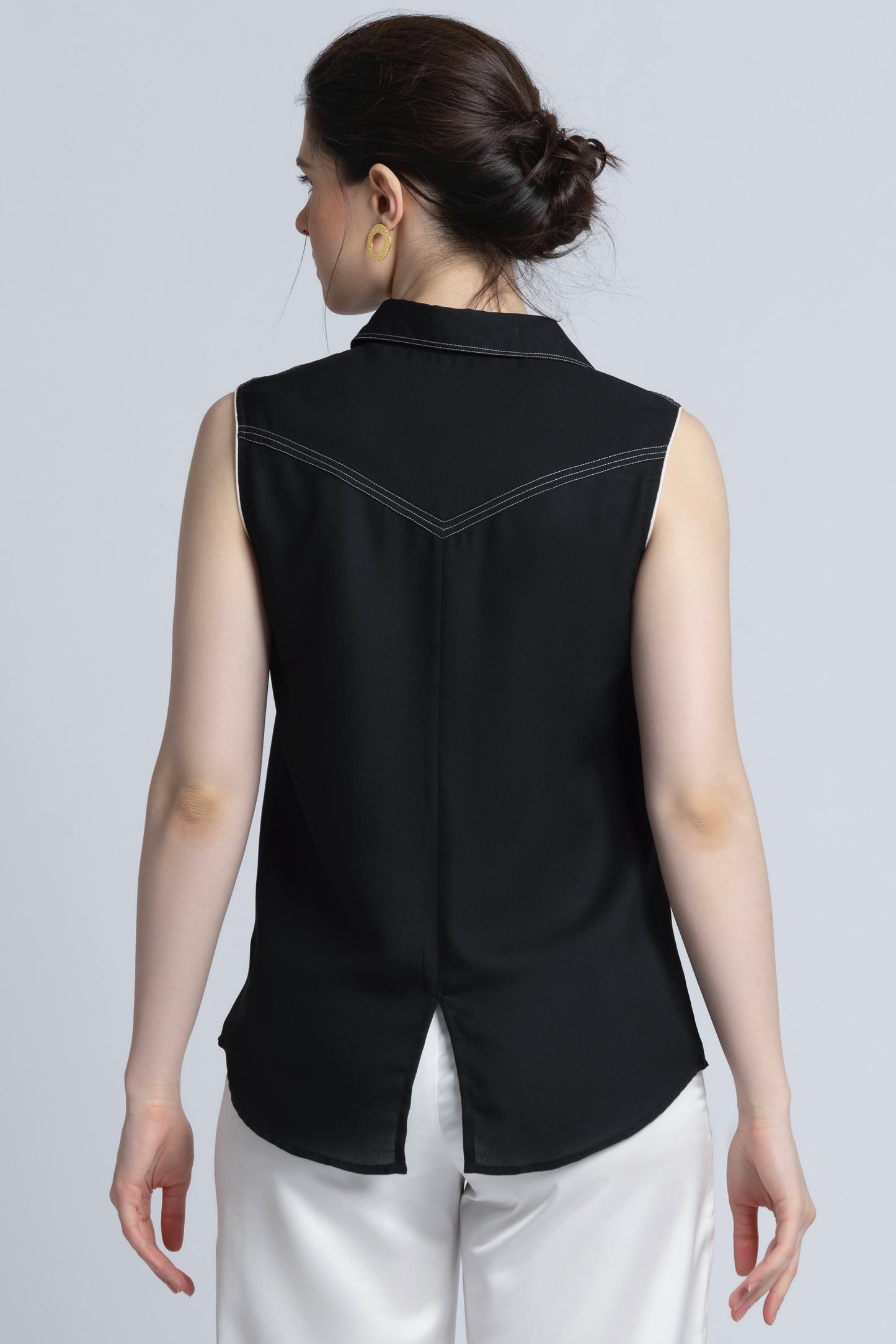 Noir Comfort Sleeveless Shirt